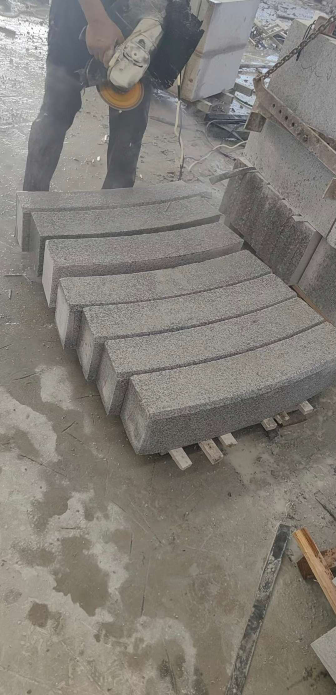 随州芝麻白弧形路牙石